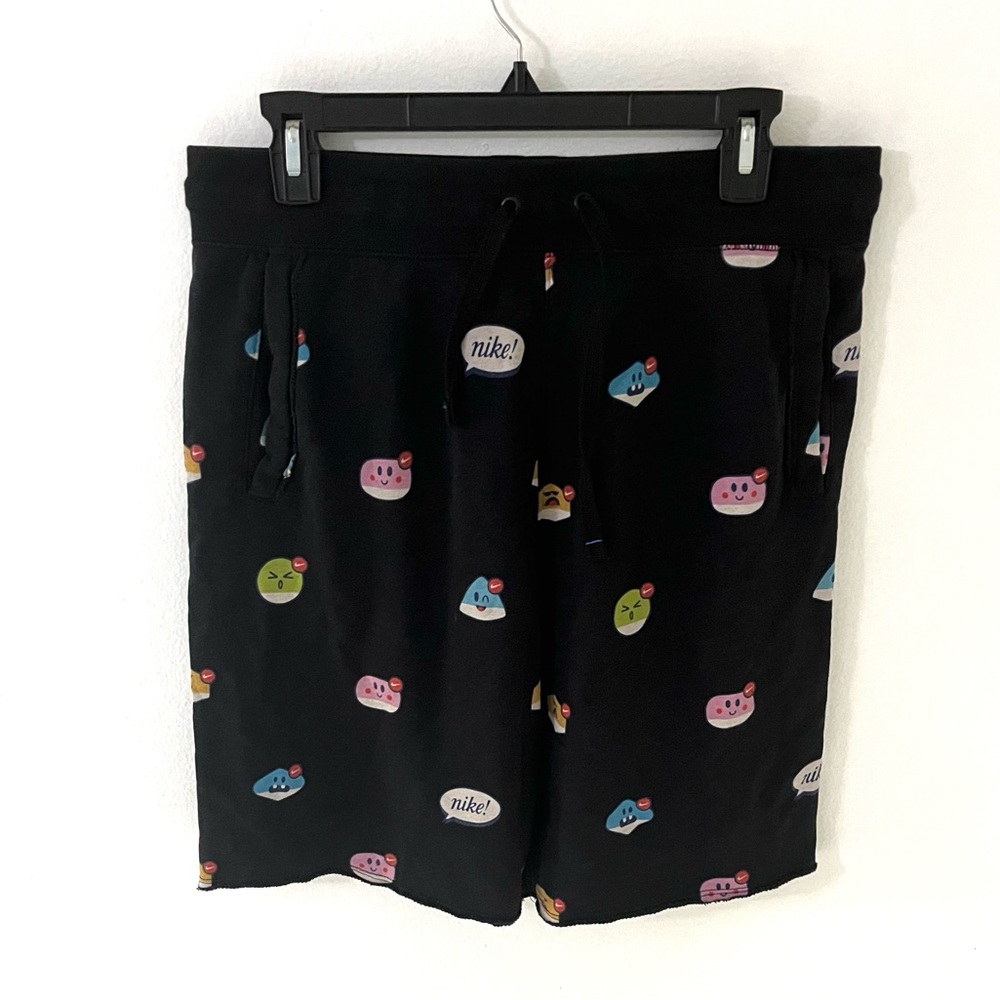 Nike Alumni Emoji Men Activewear Drawstring Shorts, Size: Medium